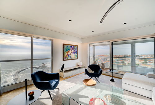 Élégant Penthouse avec Vue Mer + Double Garage