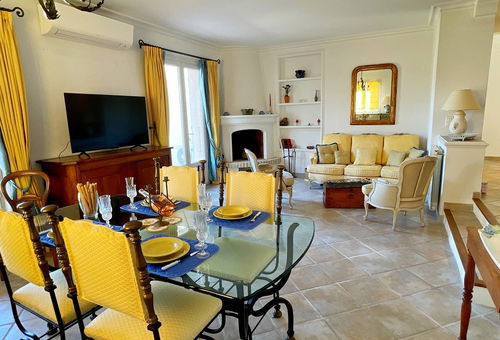 Magnificent Provencal house located in the village of La Colle sur Loup