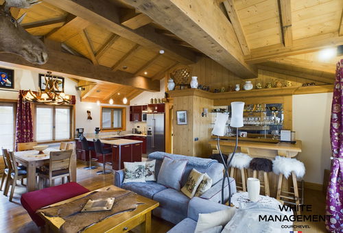 Charming apartment just a stone's throw from the snow front and next to...