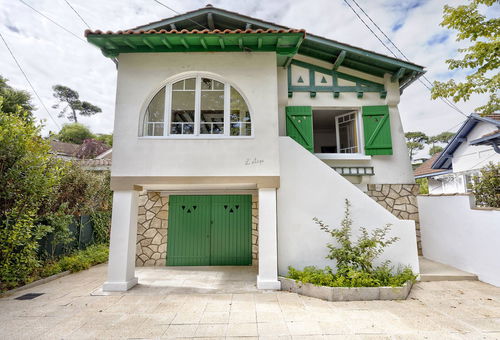 Nice apartment with terrace in a beautiful country-style villa, close to the...
