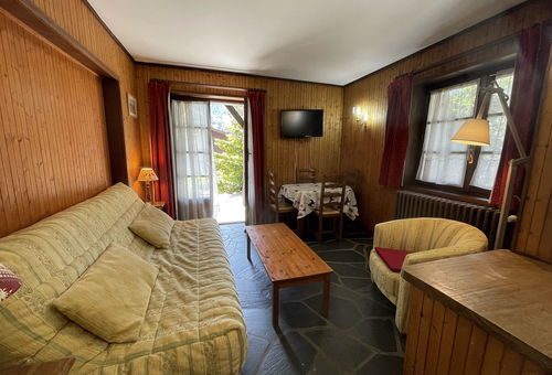 200 meters from the ski slopes.