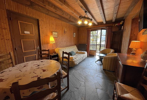 200 meters from the ski slopes.