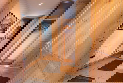 With outdoor jacuzzi and sauna