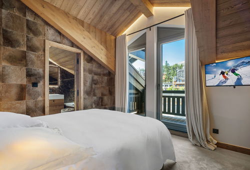 Located near the slopes in the center of Courchevel.