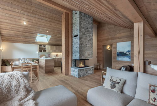 Apartment located on the fifth floor of the residence. 