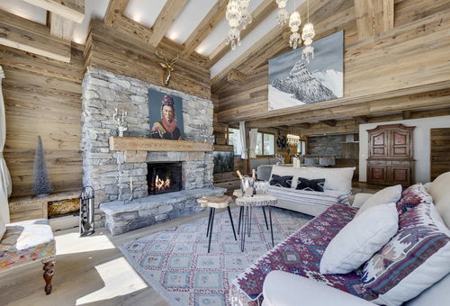 Hisorical ski in/ ski out chalet Ideally located at the foot of the famous...