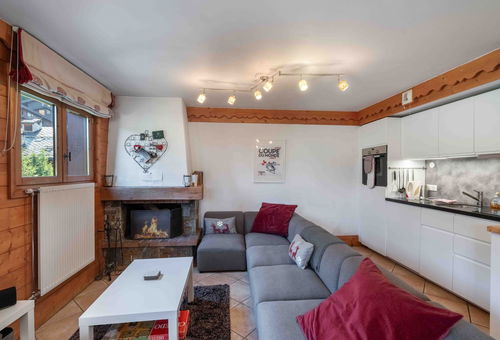 Charming triplex apartment in the pretty hamlet of Méribel Village, close to...