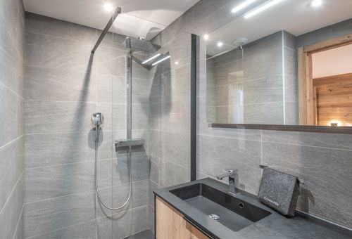 Top-of-the-range flat on the ski slopes