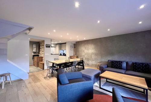 Beautiful fully renovated apartment, located in Méribel Center.