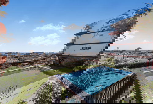 Urban Elegance View Suite Pool