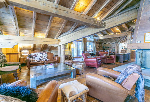 Luxurious duplex apartment with sauna, ideally located, offering a beautiful...