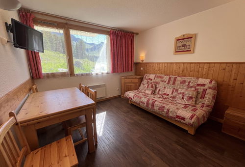 PLAGNE VILLAGES – Residence Hameaux 1. 2 room apartment, no balcony, facing...