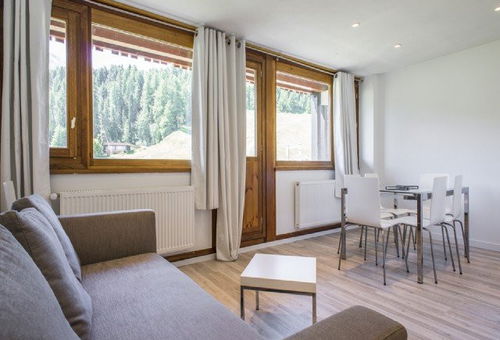 PLAGNE CENTRE – Residence Makalu. Apartment recently renovated, facing South,...