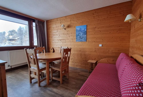 PLAGNE CENTRE – Residence Le France. 3 room apartment with balcony, facing...