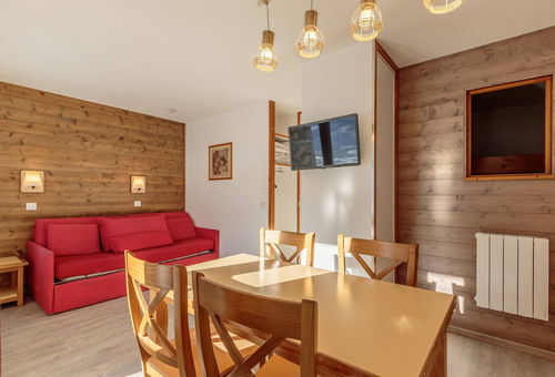 BELLE PLAGNE – Residence Agate. Apartment with terrace, facing south, ski in...