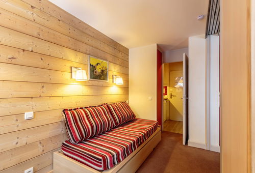 Plagne 1800, Residence Silènes: close to shops and the shuttle stop, with...