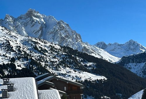 Cute studio, bright and functional. Ideal for 2 persons ! Ski in/ski out,...