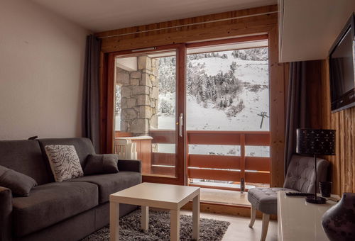 Refurbished 23 sqm apartment, bright well decorated. Warm atmosphere. West...