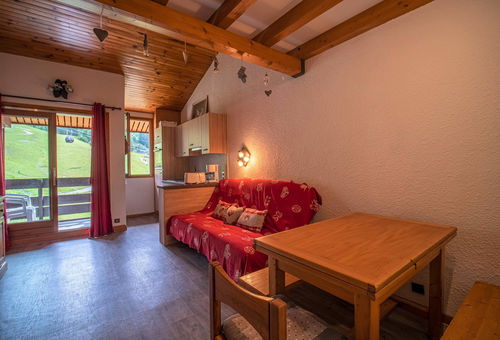Renovated apartment: Furnished Tourist accommodation ** South facing with...
