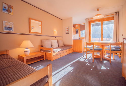 2 room-flat - 5 people - in the Hameau de Crève-cœur area.