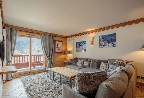 Residence-chalet with SWIMMING POOL and SPA! SKI IN SKI OUT!  Beautiful 105m2...