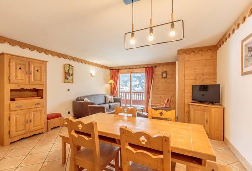 SUPERBE ! Résidence de standing avec PISCINE et SPA ! PIED DE PISTES !...