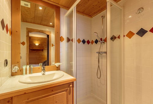 RESIDENCE WITH SWIMMING POOL AND SPA! SKI IN SKI OUT! Make the greatest...