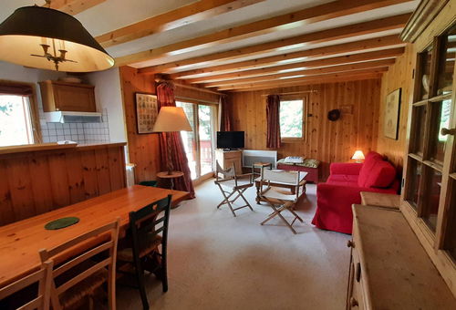 Located in a quiet area, this apartment of 65 sqm is bright and...