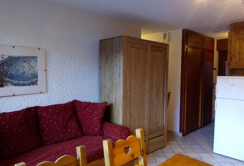 Apartment of 34 sqm well exposed and bright. South facing balcony with a very...