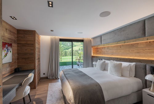 Magnifique chalet avec piscine, saune et salle de sport proche du centre de...