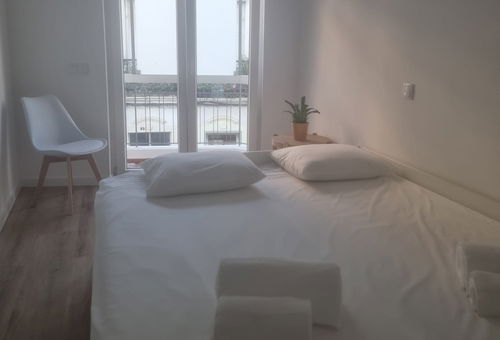 Downtown Faro Luxury Flat with Balcony