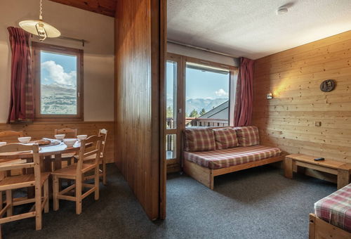 A nicely decorated apartment, well equipped with a great view on the Mont Blanc.