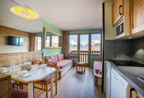 Renoviertes Studio mit Bergecke und Blick auf den Ferienort Coches. Residenz...