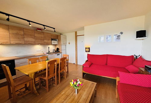 Renovated apartment with every comfort with Mont Blanc view.
Apartment with...