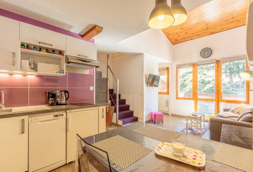 This apartment totally renovated in a modern style is ideal for a family 