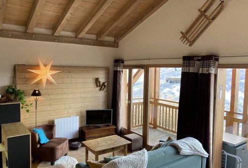 Appartement situé au premier étage d'un petit chalet de 3 logements avec une...
