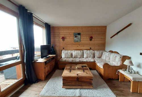 Appartement rénové et bien agencé près de toutes commodités. 