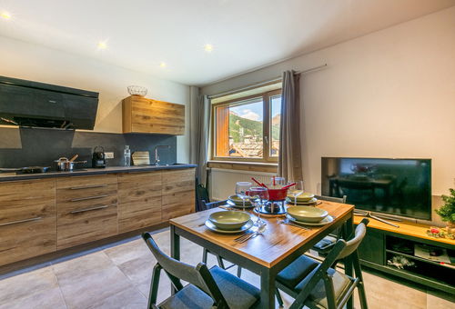2 rooms of 32m2 which can accommodate 4 people On the 1st floor of the...