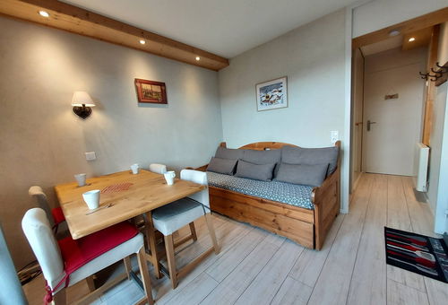 Ideal for 4 people and close to all services ans the slopes