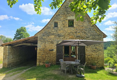 Quiet cottage. Very well located in relation to the sites to visit. Close to...