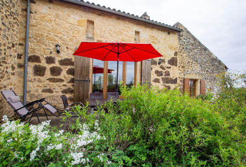 The place is both quiet and close to amenities. La Bastide de Domme...