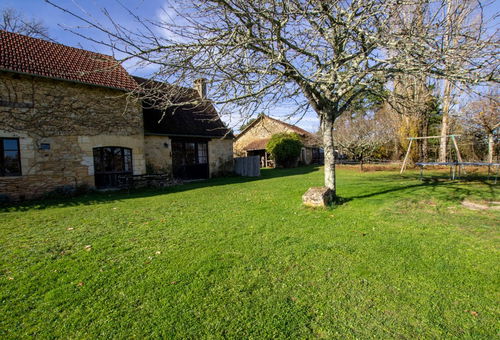 We can only appreciate this quiet cottage located in a very beautiful...