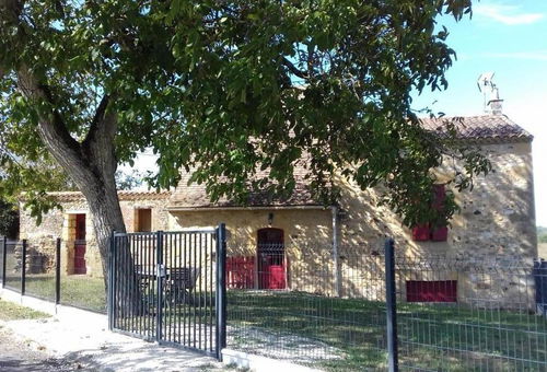 Close to the Bastide de Monpazier, stay in complete simplicity in this gîte...