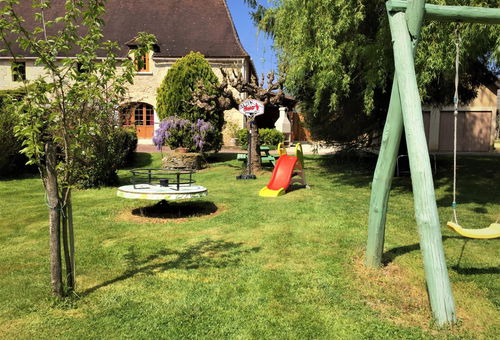 Located in the countryside, this house allows you to enjoy this beautiful...