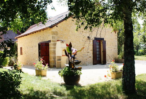 Beautiful house located in a quiet and relaxing place with an open space...