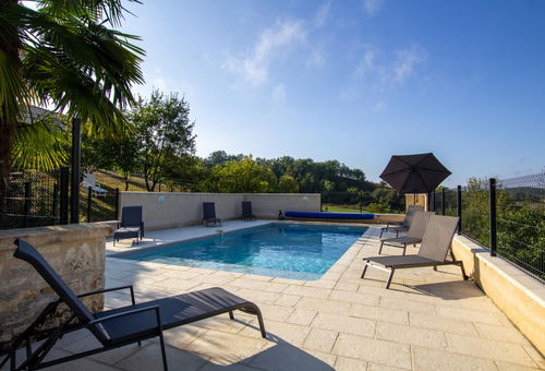 Beautiful, spacious and comfortable house. The swimming pool and the gym...