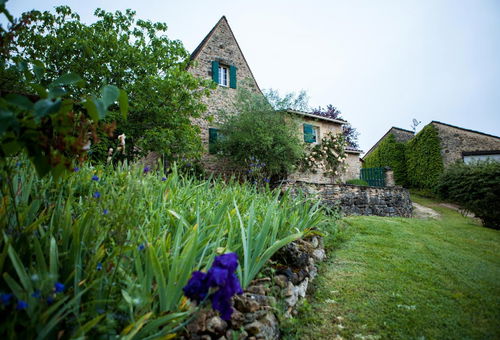 Very pleasant cottage, quiet, the exteriors are beautiful, very flowery....
