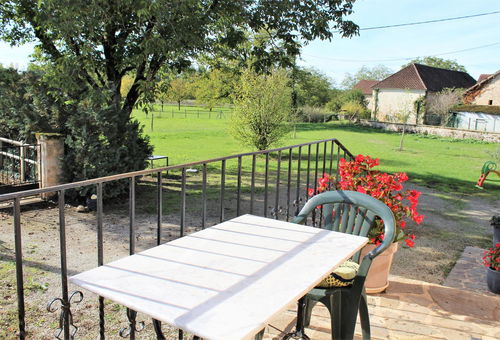 Perfect for a quiet holiday. The large plot is fully enclosed,...