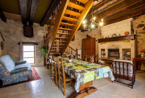 Gite in a very quiet village and close to places to visit. Beautiful...