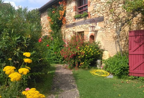 A small place 3 km from Beynac which allows you to get there on foot when...